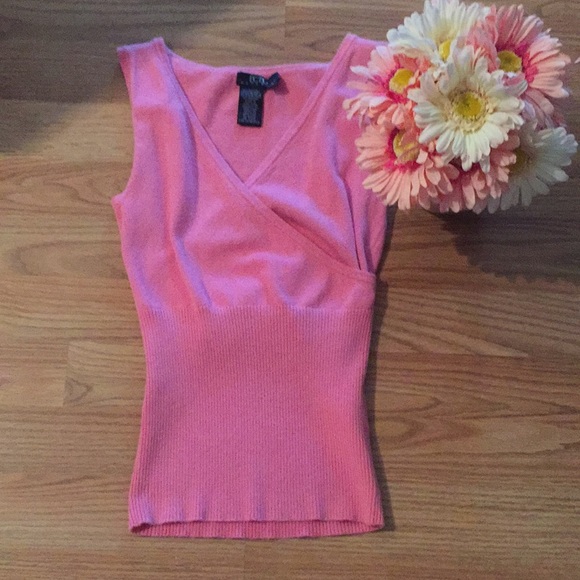 🌸Cute BCBG top🌸 - Picture 1 of 3